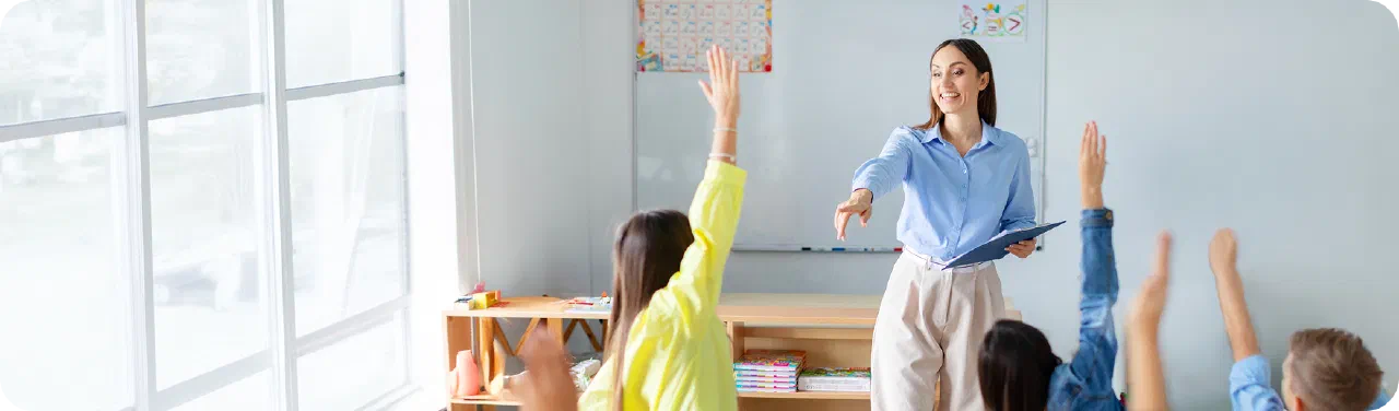 Dzieci w szkole podstawowej Montessori